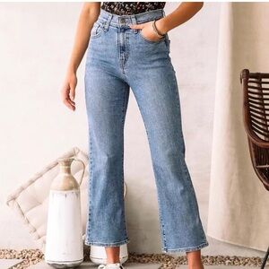 Levis High Waisted Crop Flare Jean Sz 31 Medium Wash